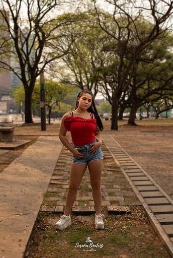retrato quinceañera en el parque