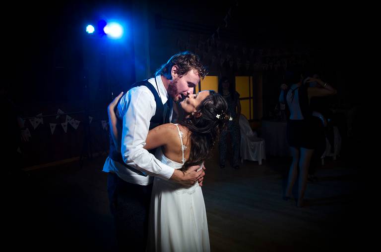 beso de novios - Cristian Moriñigo, fotografo de bodas de Roldan, Rosario, Santa fe
