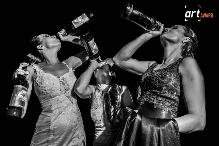 foto premiada de noiva com irmas