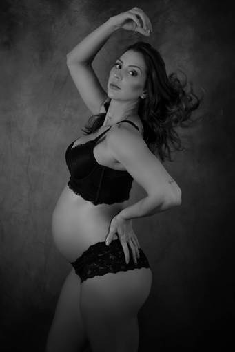 Ensaio gestante Lytsa em estúdio