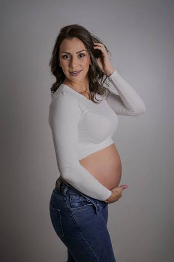 Ensaio gestante Lytsa em estúdio