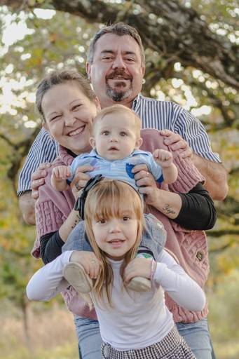 foto de família em escadinha durante ensaio de inverno