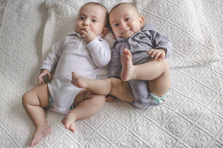 bebes irmãos gêmeos sessão de fotos em irati pr