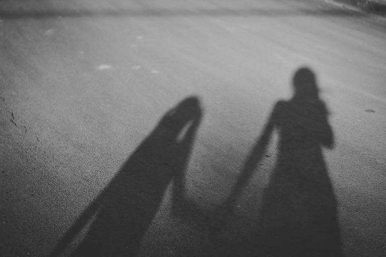foto em preto e branco usando sombra 