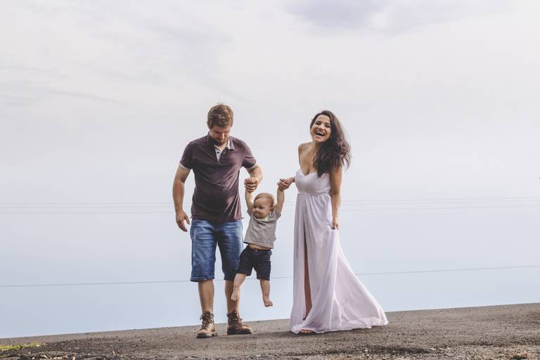 foto de família em ensaio de um ano no anila restaurante em fernandes pinheiro pr 
