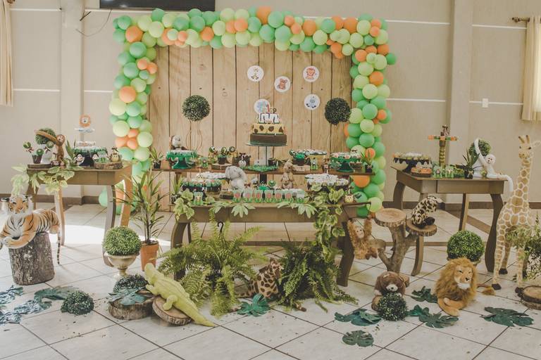 festa infantil com tema safári na associação da prefeitura de Irati Pr