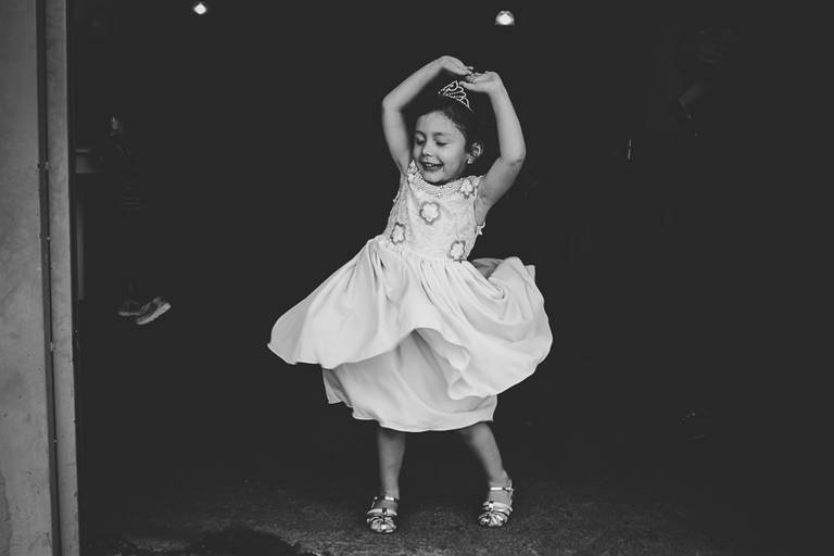 menina bailarina dançando