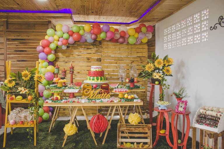aniversário com tema de frutinhas e melancia