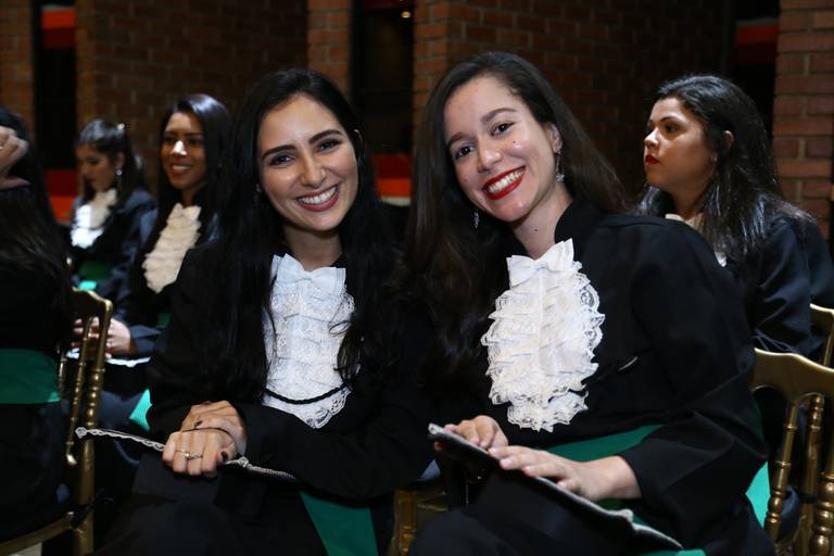 Foto posada em dupla | Foto e Beca