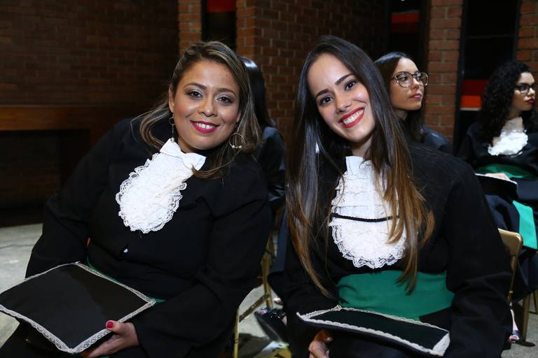 Foto posada em dupla | Foto e Beca