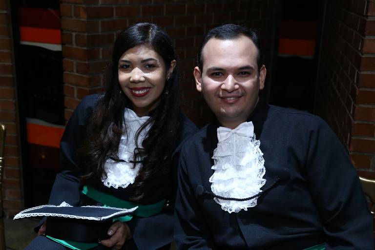 Foto posada em dupla | Foto e Beca