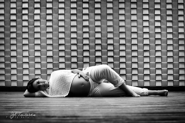 Ensaio Gestante no deck da piscina da casa da Nathalia Pena. Fotógrafo JL Tavares da Pirralhitus.