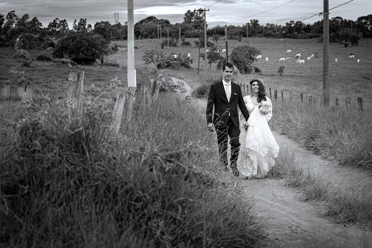 fotógrafo de casamento em alphaville. foto de casamento em alphaville. foto de casamento em barueri. foto de casamento na roça. foto de casamento em santana do parnaíba. foto de casamento em aldeia da serra. casamento gruta alphaville