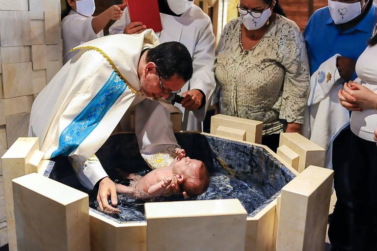 foto batizado na igreja de alphaville, foto de batizado na igreja nova de alphaville, foto de batizado na igreja nossa senhora de lourdes alphaville, foto de batizado em alphavill, foto de batizado na igreja matriz de alphaville.