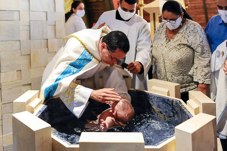 foto batizado na igreja de alphaville, foto de batizado na igreja nova de alphaville, foto de batizado na igreja nossa senhora de lourdes alphaville, foto de batizado em alphavill, foto de batizado na igreja matriz de alphaville.