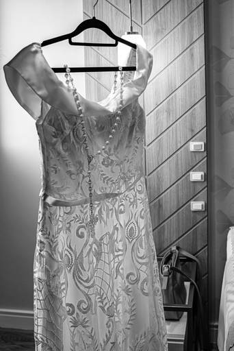 fotografia de casamento Alphaville. foto de casamento na gruta Alphaville. Foto do vestido da noiva.