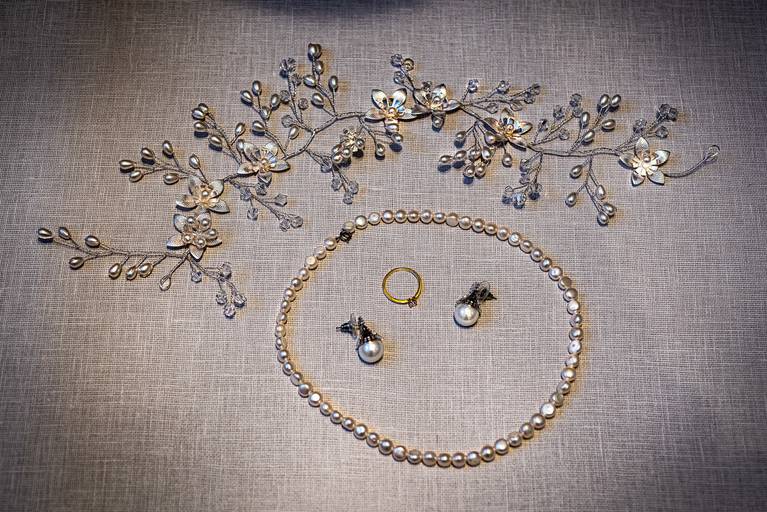 fotografia de casamento Alphaville. foto de casamento na gruta Alphaville. Foto dosacessórios da noiva.