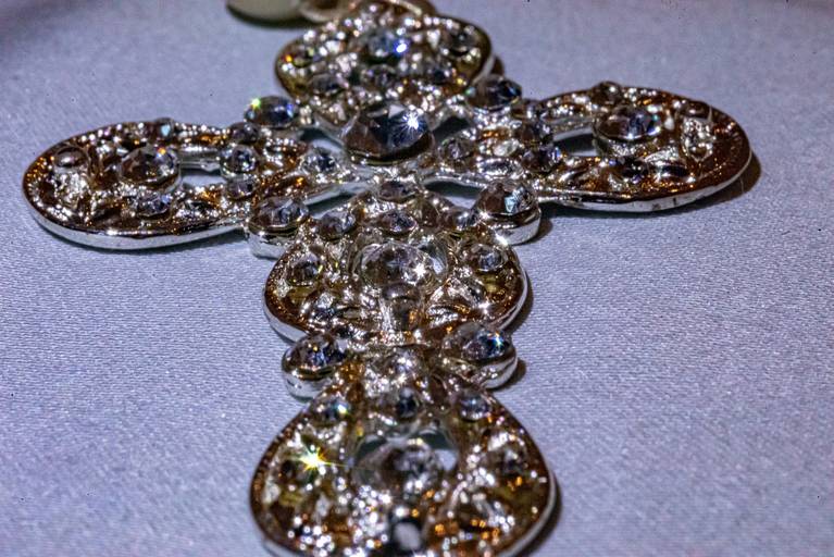 fotografia de casamento Alphaville. foto de casamento na gruta Alphaville. Foto dosacessórios da noiva.