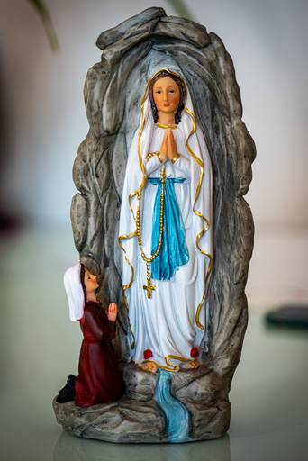 fotografia de casamento Alphaville. foto de casamento na gruta Alphaville. Foto de Nossa Senhora de Lourdes. imagem de Nossa Senhora de Lourdes