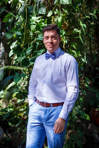 fotografia de casamento Alphaville. foto de casamento na gruta Alphaville. Foto do noivo na igreja.