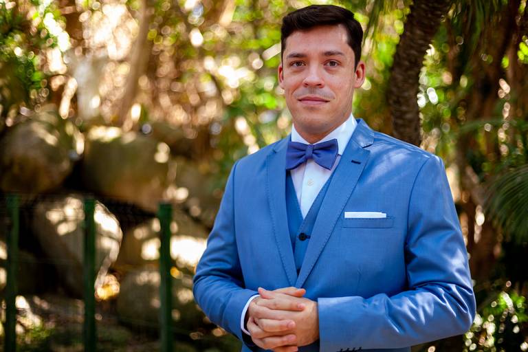 fotografia de casamento Alphaville. foto de casamento na gruta Alphaville. Foto do noivo na igreja.