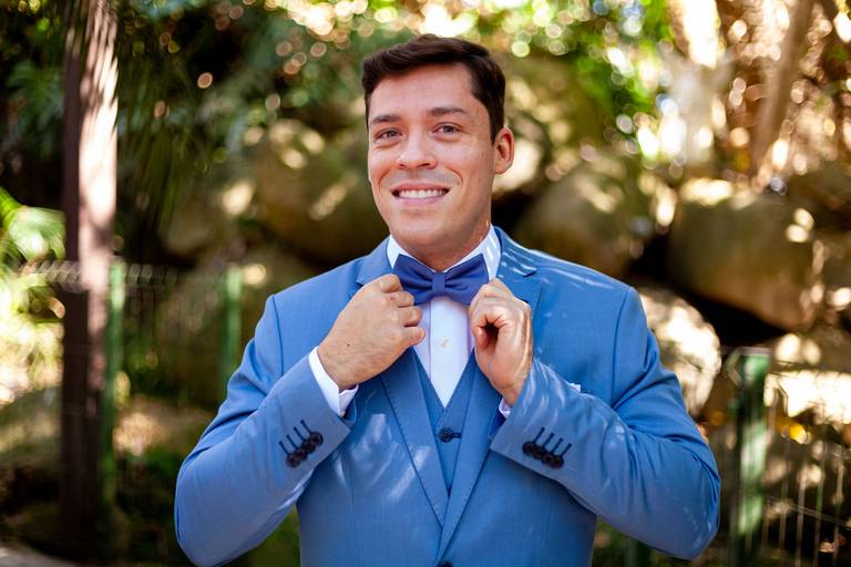 fotografia de casamento Alphaville. foto de casamento na gruta Alphaville. Foto do noivo na igreja.