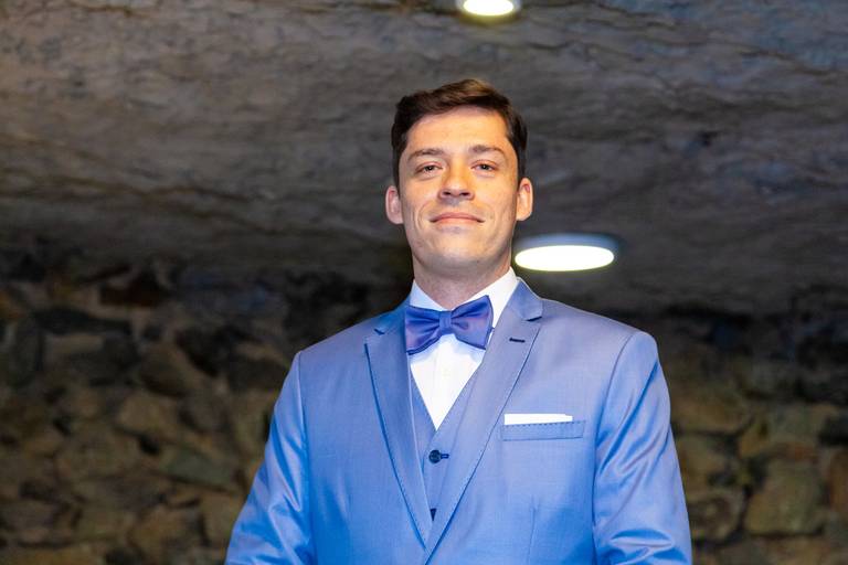 fotografia de casamento Alphaville. foto de casamento na gruta Alphaville. Foto do noivo na igreja.