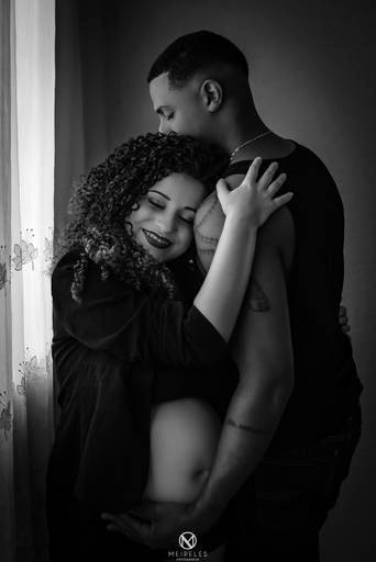 book de ensaio gestante fotografo meireles fotografia em santa cruz da serra duque de caxias baixada fluminense rj abraço casal