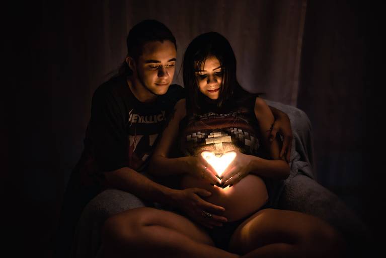 book de ensaio gestante fotografo meireles fotografia em santa cruz da serra duque de caxias baixada fluminense rj luz pisca coracao casal