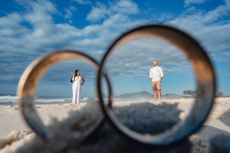ensaio - casal - pré wedding - noivado - fotografo - casamento - duque - de - caxias - belford - roxo - aliança - anel de casamento - praia