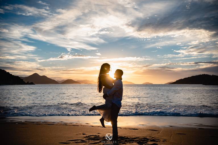 ensaio - casal - pré wedding - praia - urca - noivado - thalita - fotografo - casamento - duque - de - caxias - belford - roxo - silhueta - por do sol