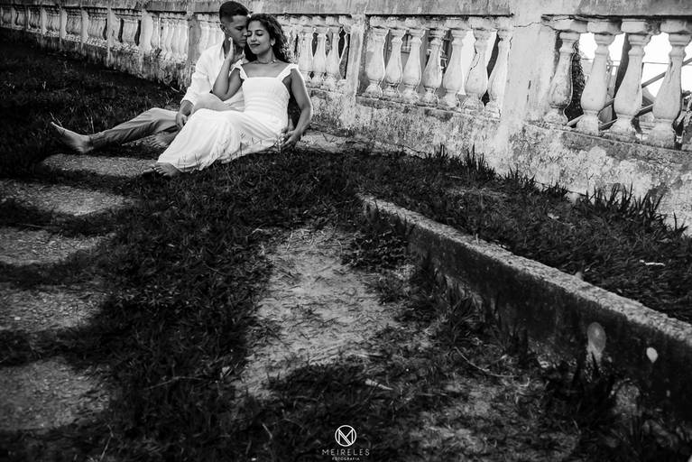 ensaio - casal - pré wedding - praia - urca - noivado - thalita - fotografo - casamento - duque - de - caxias - belford - roxo - parede - sentados