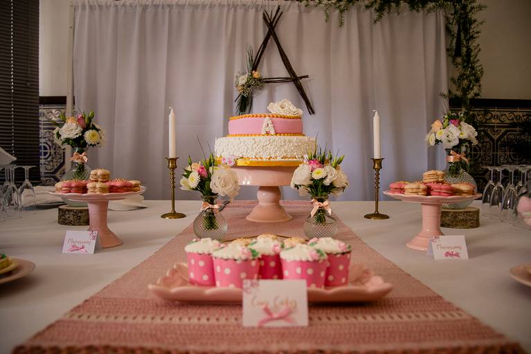 Decoração da mesa do Bolo de Batizado