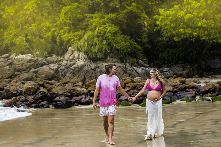 ´Papai e Mamãe - Mundo Rosa  - Ensaio Gestante - Condomínio Iporanga - Praia das Conchas - Guarujá/SP