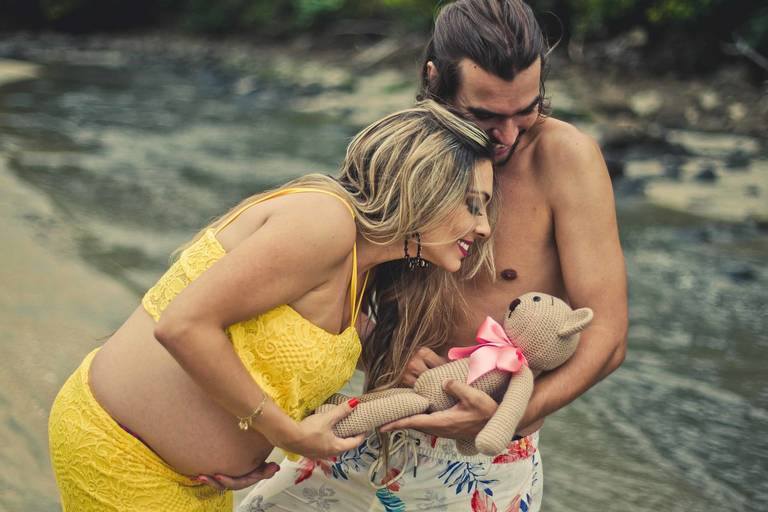 Ansiedade com a chegada da pequena  - Ensaio Gestante - Condomínio Iporanga - Praia das Conchas - Guarujá/SP