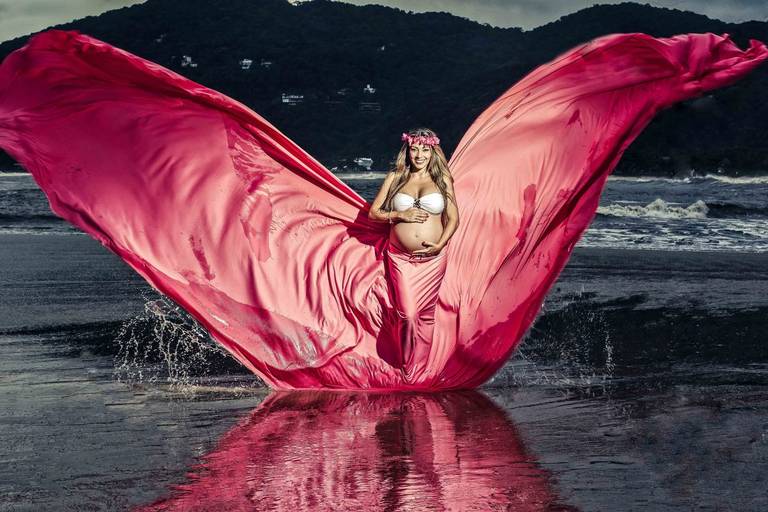 Liberdade - Ensaio Gestante - Condomínio Iporanga - Praia das Conchas - Guarujá/SP