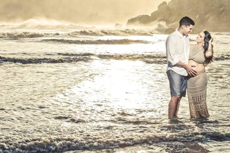 Amor Papai e Mamãe - Ensaio Gestante - Condomínio Iporanga - Praia das Conchas - Guarujá/SP