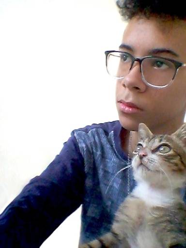 Bryan Haller Com Gato em Fotografia