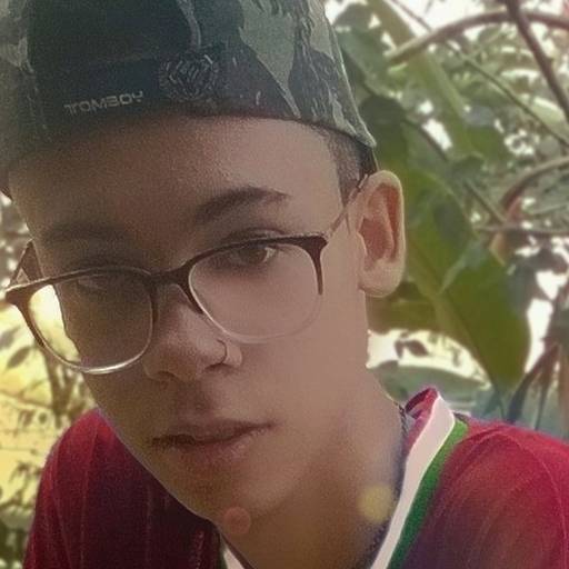 Bryan Haller sentado em escola, Rosto