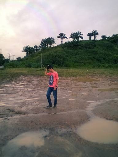 Bryan Haller, Foto na Chuva e Lama