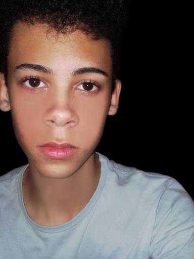 Bryan Haller Chorando em Foto