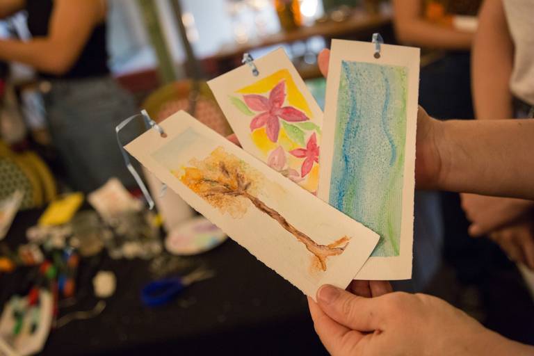 Resultado final de uma obra de arte criada em um workshop, exibindo as técnicas e a criatividade desenvolvida pelos participantes.