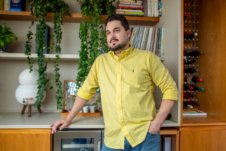 Retrato corporativo masculino focado em branding pessoal em São Paulo. Foto por Bruno Arita