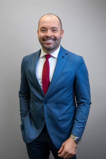 Retrato profissional de Rodrigo Gomes para posicionamento de imagem executiva. Fotografia por Bruno Arita