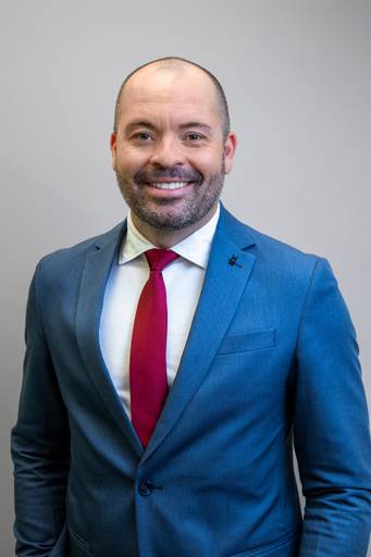 Rodrigo Gomes em ensaio de retrato corporativo moderno em São Paulo. Registro por Bruno Arita