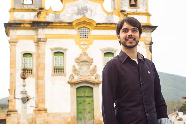 Ensaio editorial pessoal masculino com iluminação clássica para branding executivo. Fotografia: Bruno Arita