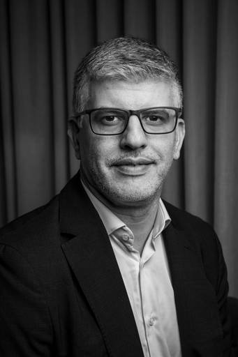 Ensaio editorial masculino com Fabio Rocha, focando em posicionamento de imagem para líderes e executivos. Registro por Bruno Arita