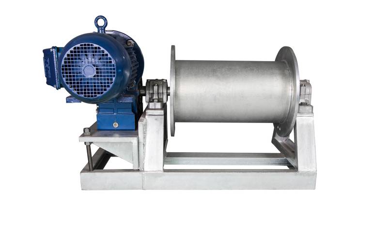 Fotografia técnica de equipamento industrial para catálogo, explorando iluminação de estúdio em superfícies metálicas. Autoria: Bruno Arita