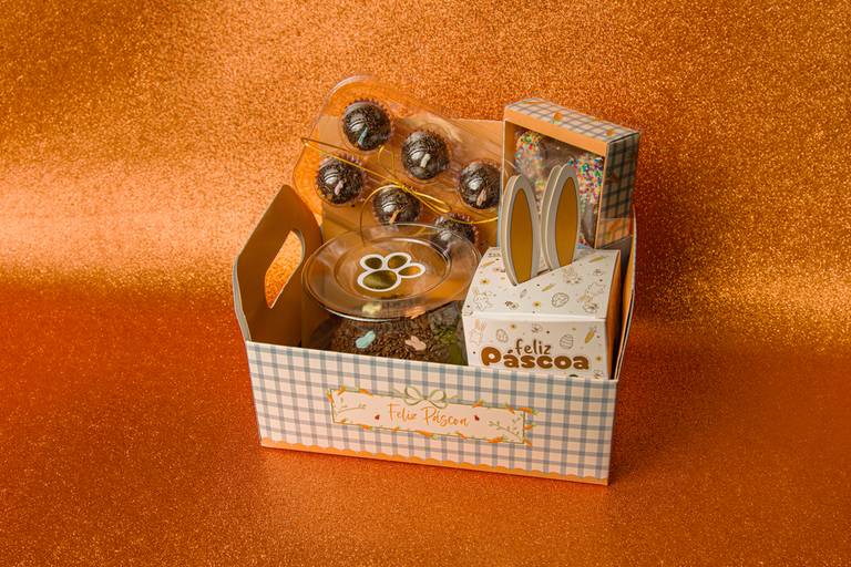Composição de kit de Páscoa artesanal em embalagem personalizada. Fotografia por Bruno Arita