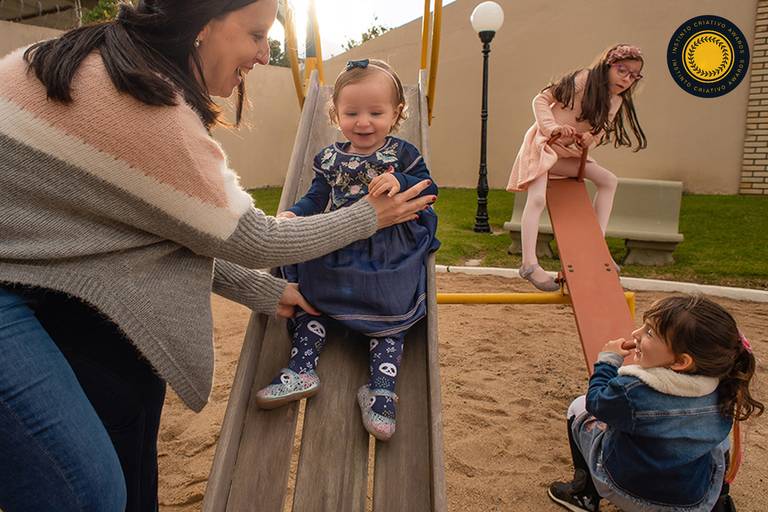 escorregador – pracinha - ensaio de aniversário – festa infantil – festa de criança – foto premiada – instinto criativo – Pelotas – Antonio Rocha Fotografias – Fotógrafo de Crianças – Fotógrafo de Eventos